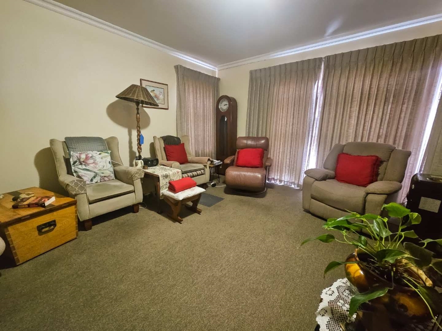 2 Bedroom Property for Sale in Langenhovenpark Free State